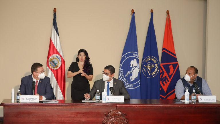La lupa vuelve a las vacunas