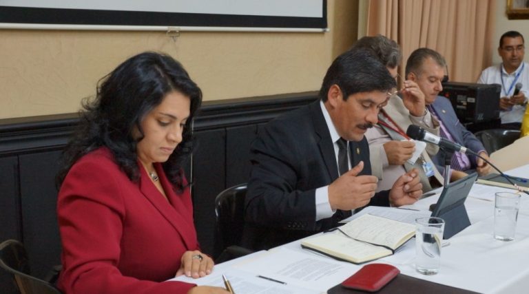 Exministra que acusó al INS de acoso termina condenada a pagar 162 millones en costas