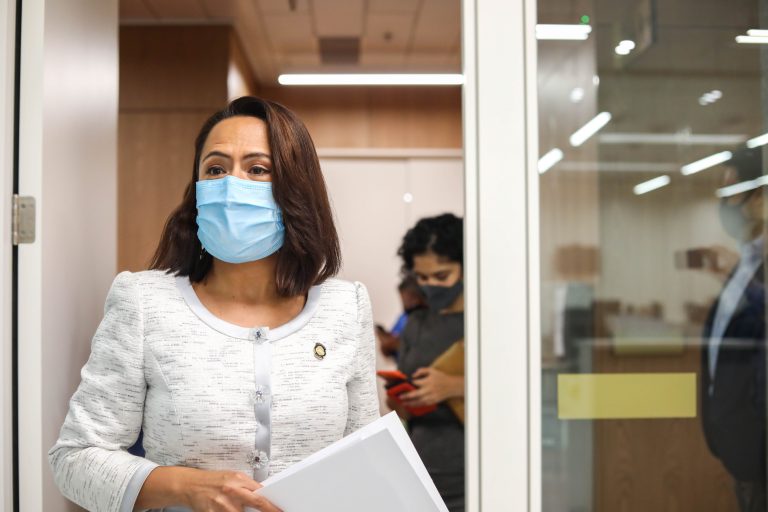 Sigue el tango de las vacunas y el cannabis medicinal