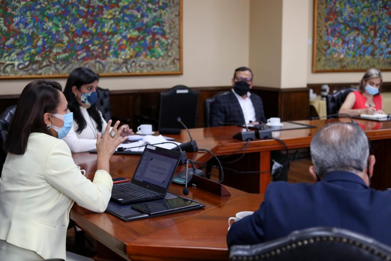 Presidencia insiste en importancia de proyecto de empleo público y acuerdo con el FMI