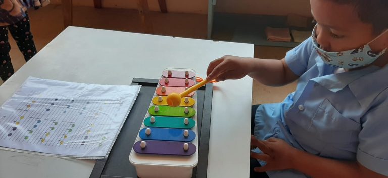 Fundación Sifais inicia emprendimiento de juguetes para apoyar a mujeres y niños de La Carpio