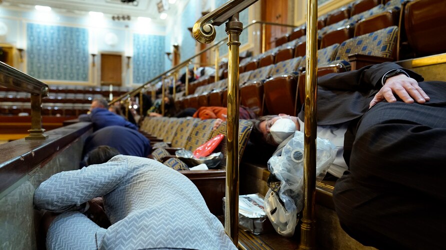 Imagen principal del artículo: La comunidad internacional reacciona ante los vergonzosos hechos en el Capitolio de EE.UU.