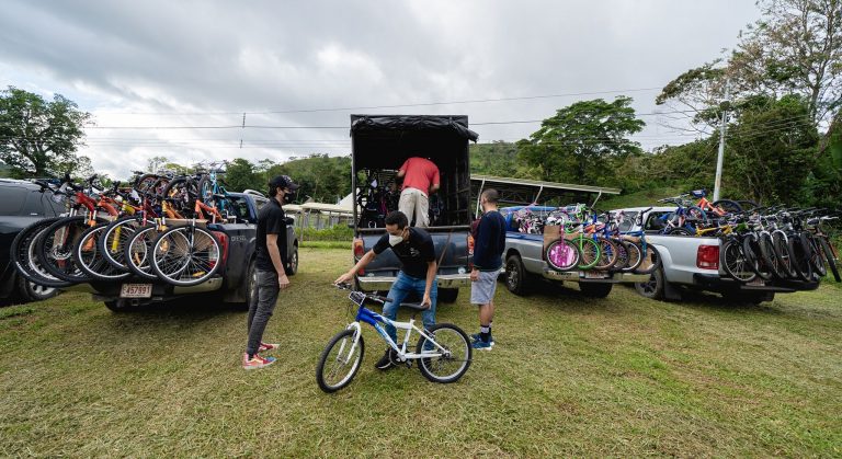 Fundación de Andrey Fonseca hará segunda entrega de bicicletas en Osa, Puntarenas