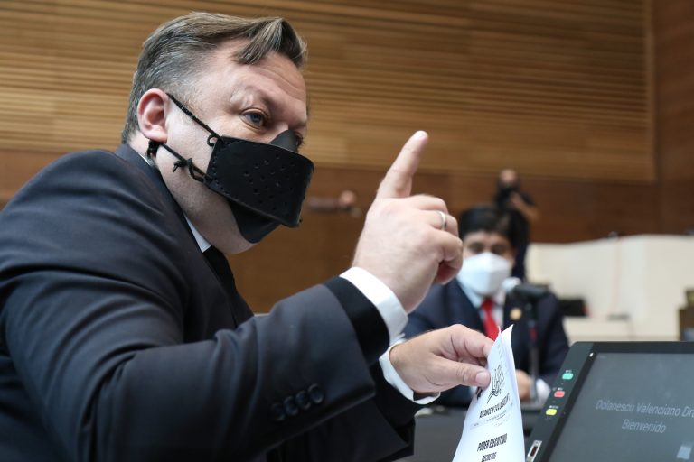 Audiencia del Presidente: Dolanescu se roba el show y termina con investigación abierta por la Fiscalía