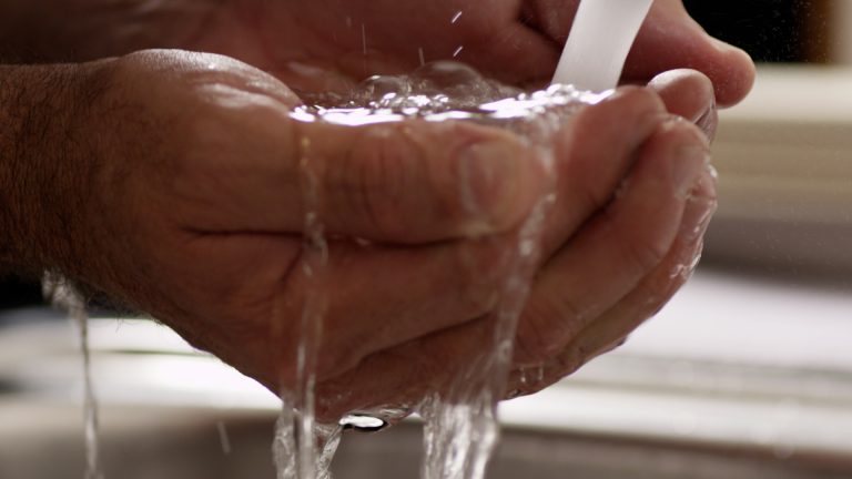 Sala IV rechaza solicitud del AyA para prorrogar hasta 2026 soluciones en agua contaminada por plaguicida en Cartago