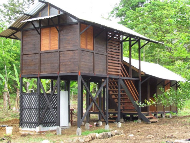 BANVHI entrega vivienda a 835 familias indígenas en Limón