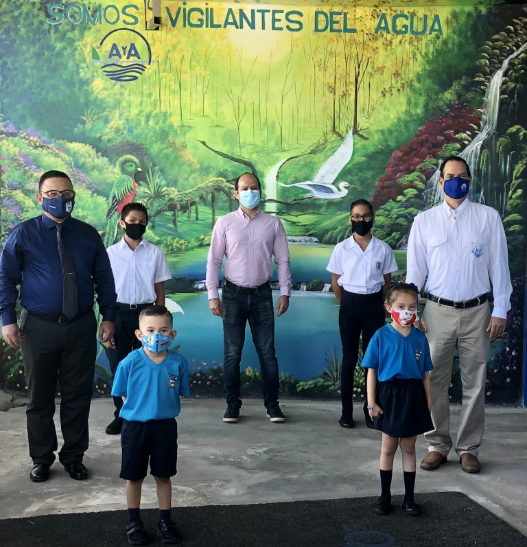 Donación permite a centros educativos abrir sus puertas tras garantizar agua potable a estudiantes