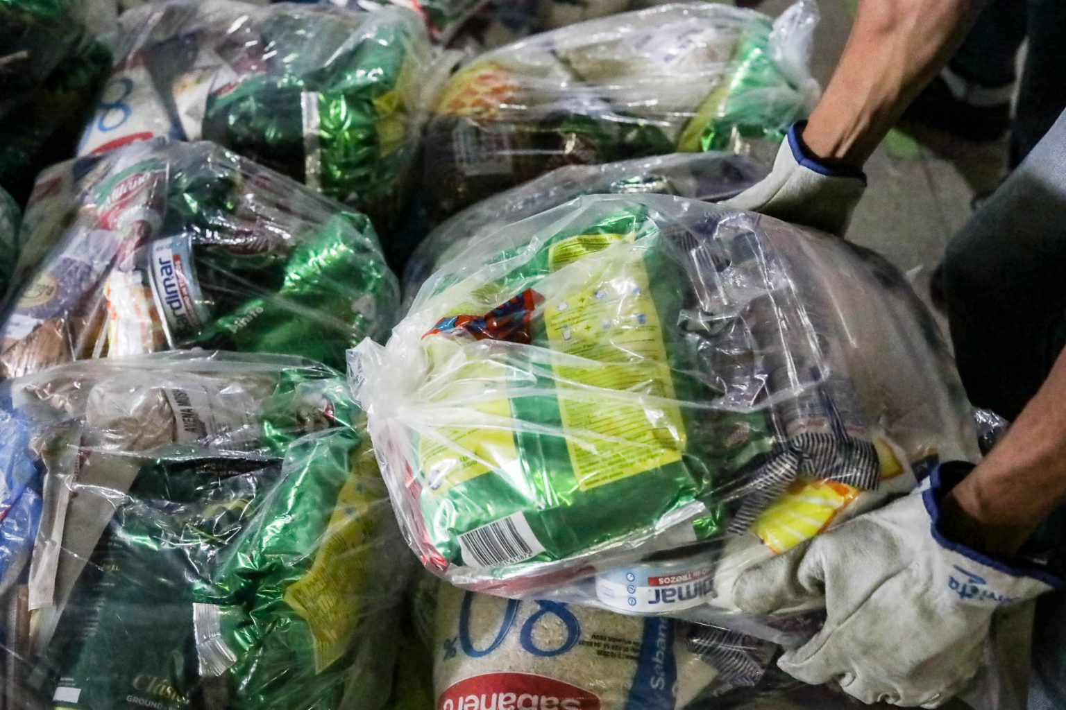 Imagen principal del artículo: Denuncian a cuatro ministros por vínculos con compra irregular de víveres por 662 millones