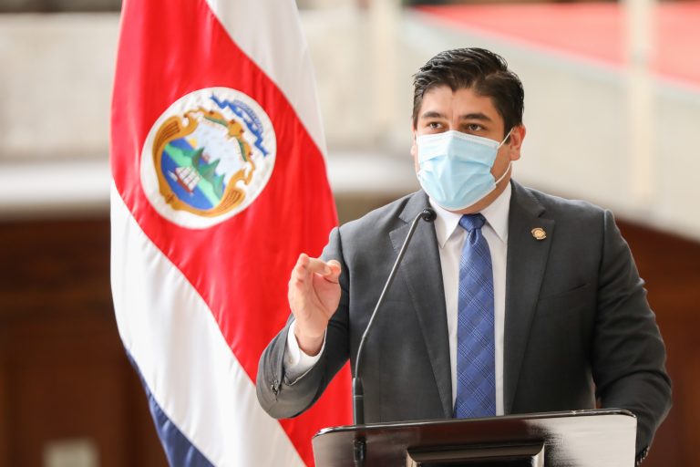 Alvarado: "Estoy deseando mi oportunidad de rendir cuentas, pero no contra la Constitución"