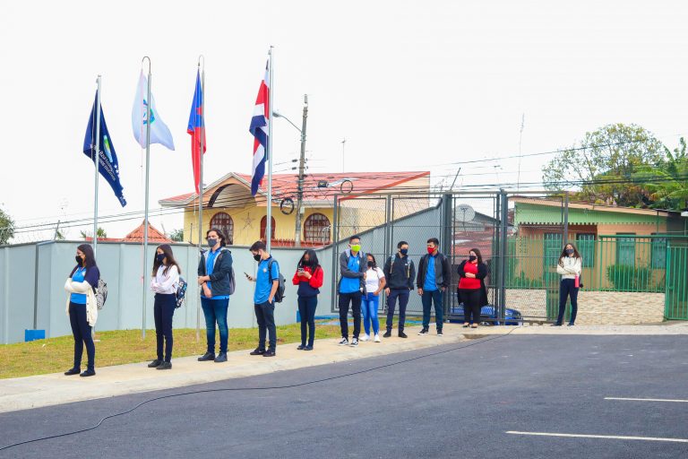 El rol docente y la inundación de mascarillas anti COVID-19