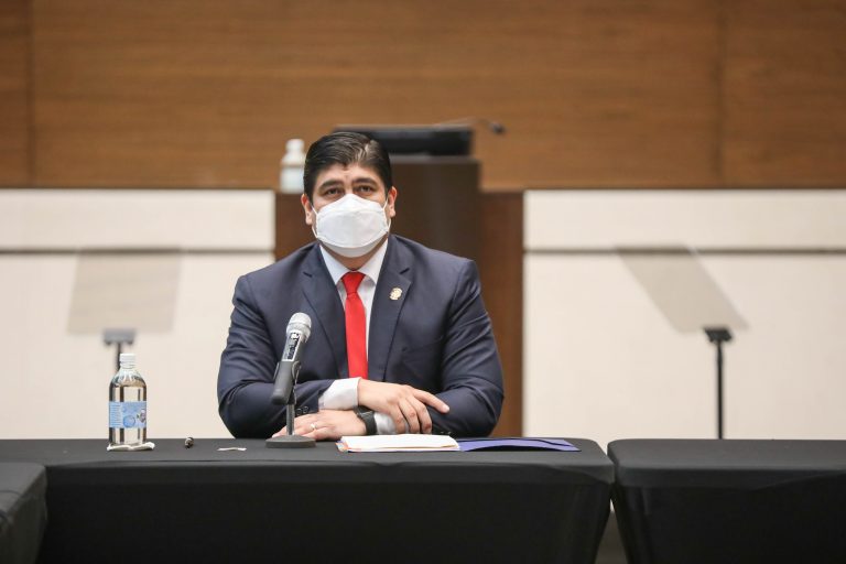 Juzgado desestima causa penal contra expresidente Carlos Alvarado por viaje familiar a Punta Islita