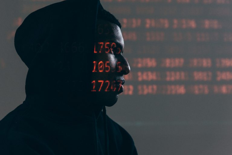 Autodeterminación informativa y derecho a la intimidad: ¿qué información debe saber el Estado y qué no?