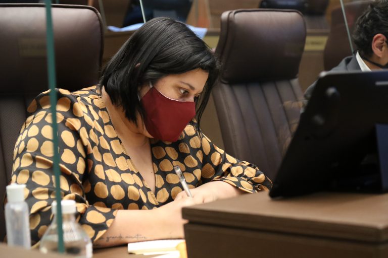 Paola Vega hace pausa en la campaña del PAC; cuestiona ausencia de diálogo, liderazgo y claridad