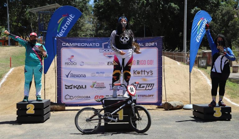 Johanna Solano y Maikol Cordero se proclamaron campeones nacionales de bicicross