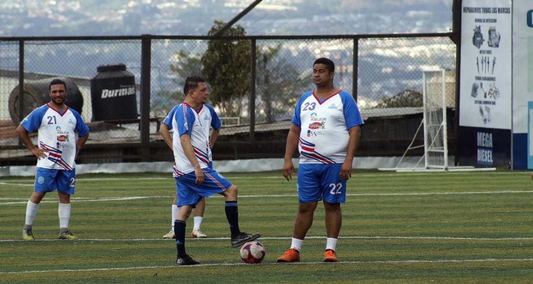 Imagen principal del artículo: Equipo de la Asamblea Legislativa jugó partido benéfico ante empresa investigada por fraude