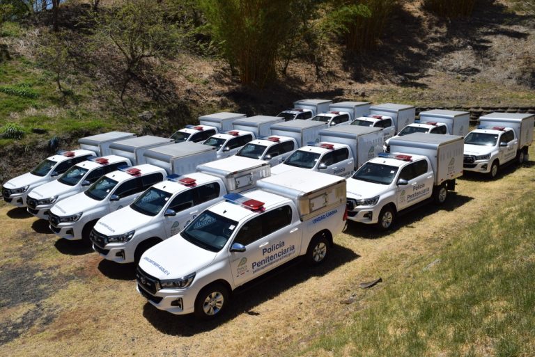 EE.UU. dona 18 vehículos a la Policía Penitenciaria y el Servicio de Vigilancia Aérea