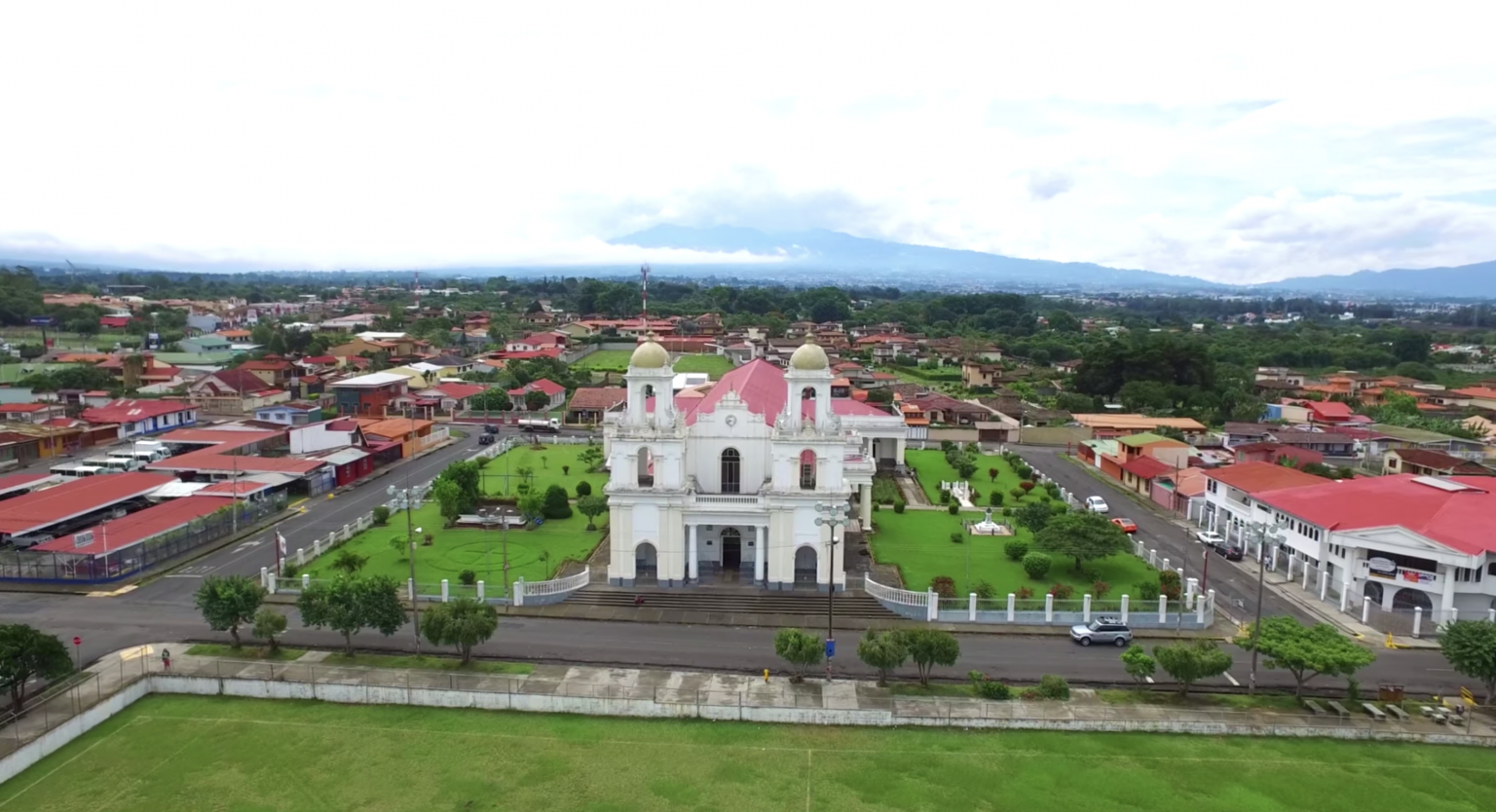 Imagen principal del artículo: Gobierno invertirá ₡318 millones en nueva piscina para Santo Domingo de Heredia