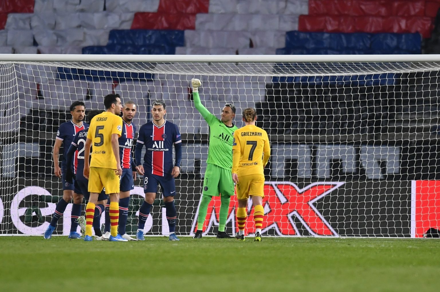 Imagen principal del artículo: Keylor Navas e Ian Martínez siguen haciendo historia