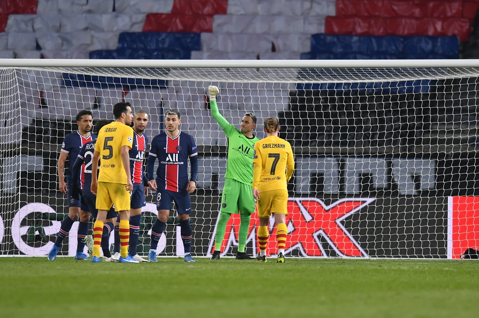 Imagen principal del artículo: Keylor Navas e Ian Martínez siguen haciendo historia