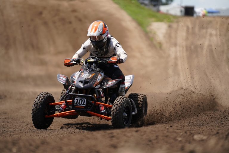 César Jiménez quedó duodécimo (#12) en su debut como profesional en Estados Unidos