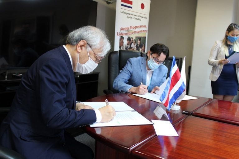 Gobierno Japonés dona equipo médico a la CCSS para atención de pacientes con COVID-19