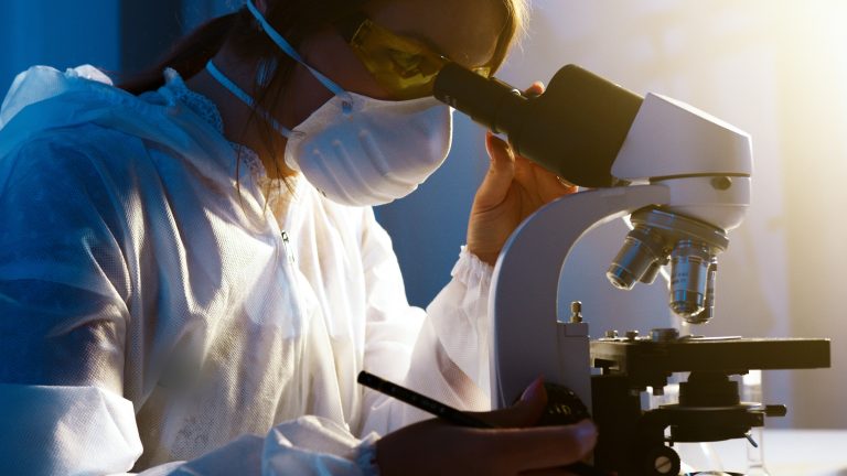 La microbiología toma un papel protagonista en la prevención