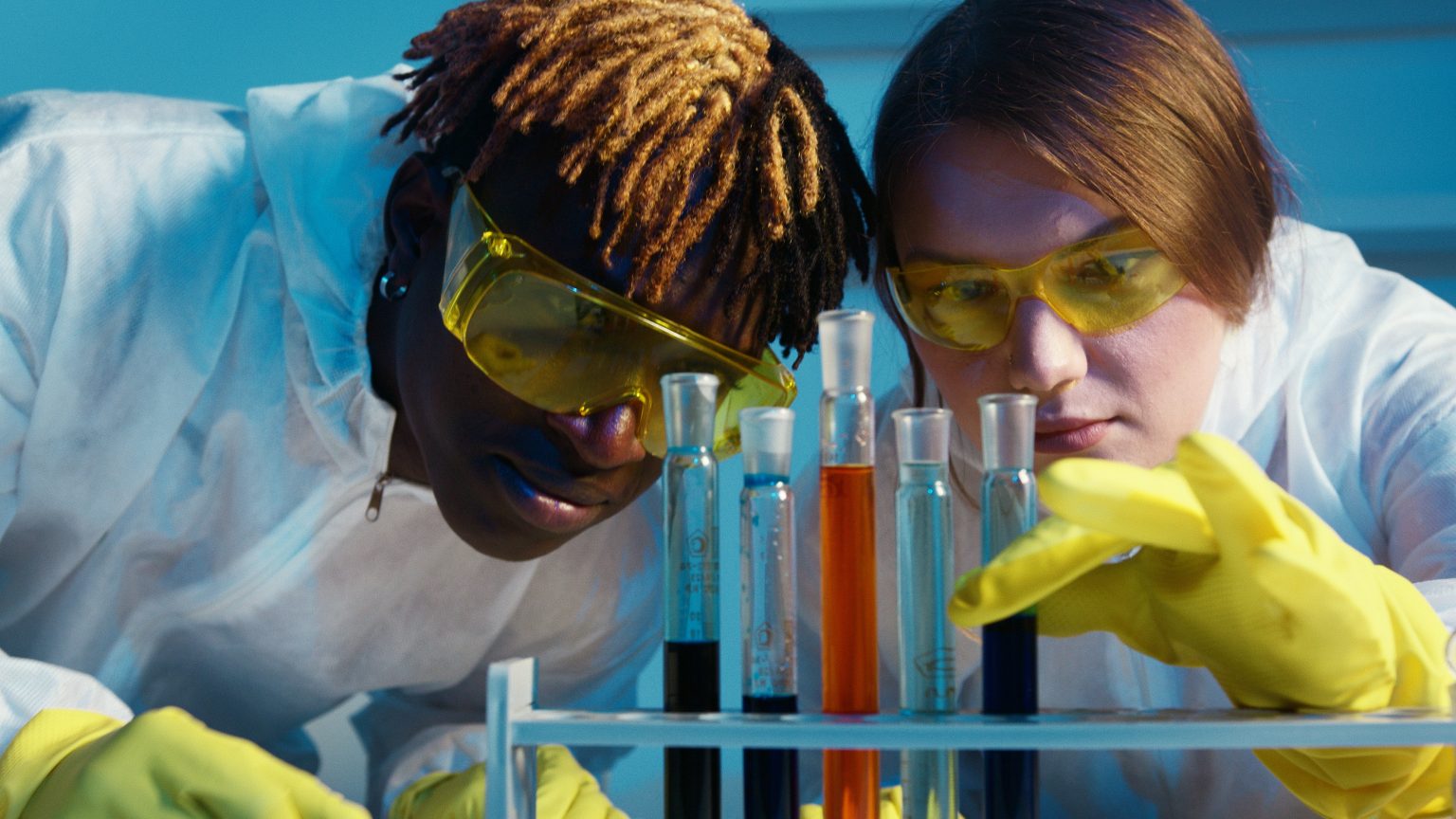 Imagen principal del artículo: La particular realidad de la Industria Química Nacional