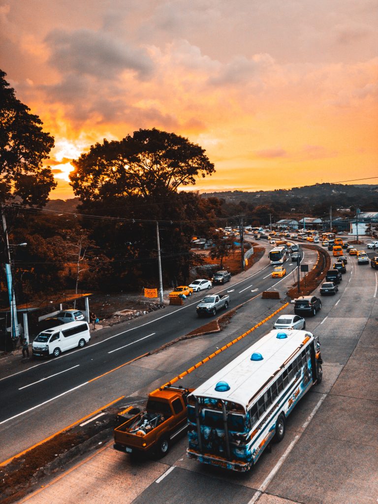 Del transporte con combustibles fósiles a energías alternativas: voluntad sin acciones