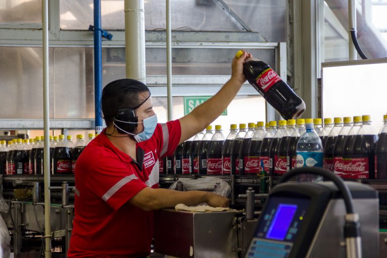 Sistema Coca-Cola traza meta de protección del agua