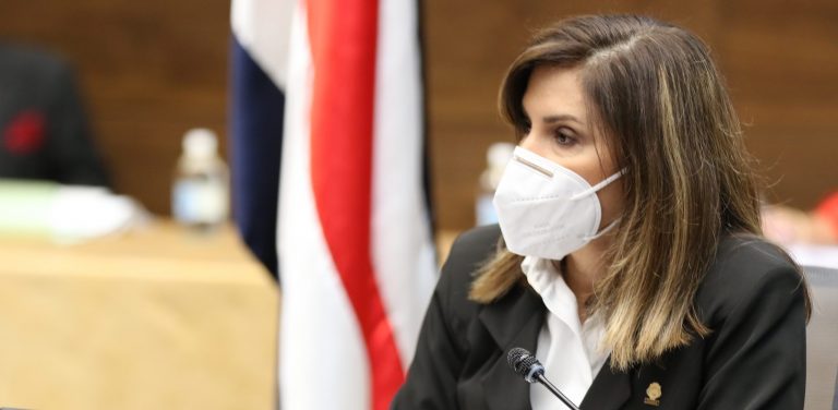 Tras varias rondas de votación, PLN escoge a Silvia Hernández como su candidata a presidir el Congreso