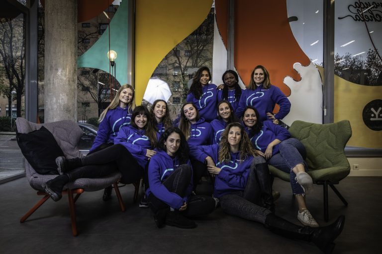 Iniciativa que busca eliminar la brecha digital de género gana premio internacional
