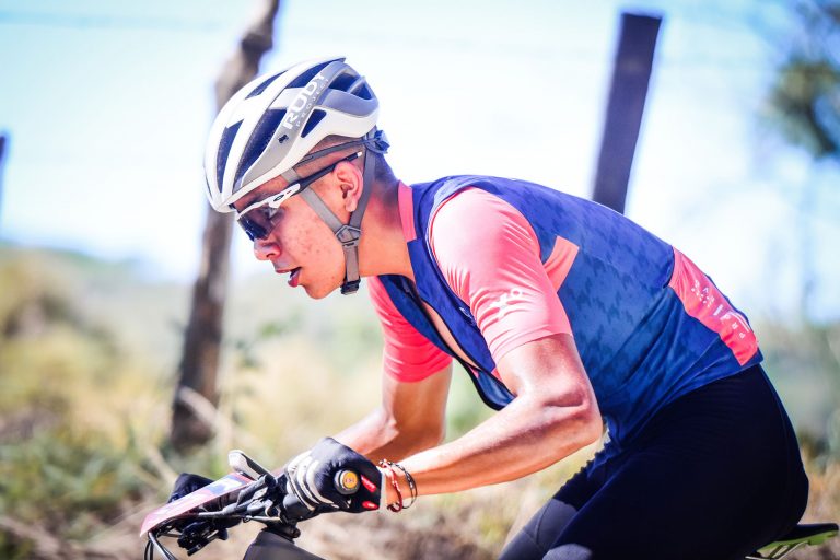 Ciclista turrialbeño y griego ganaron importante beca de reconocido pedalista español