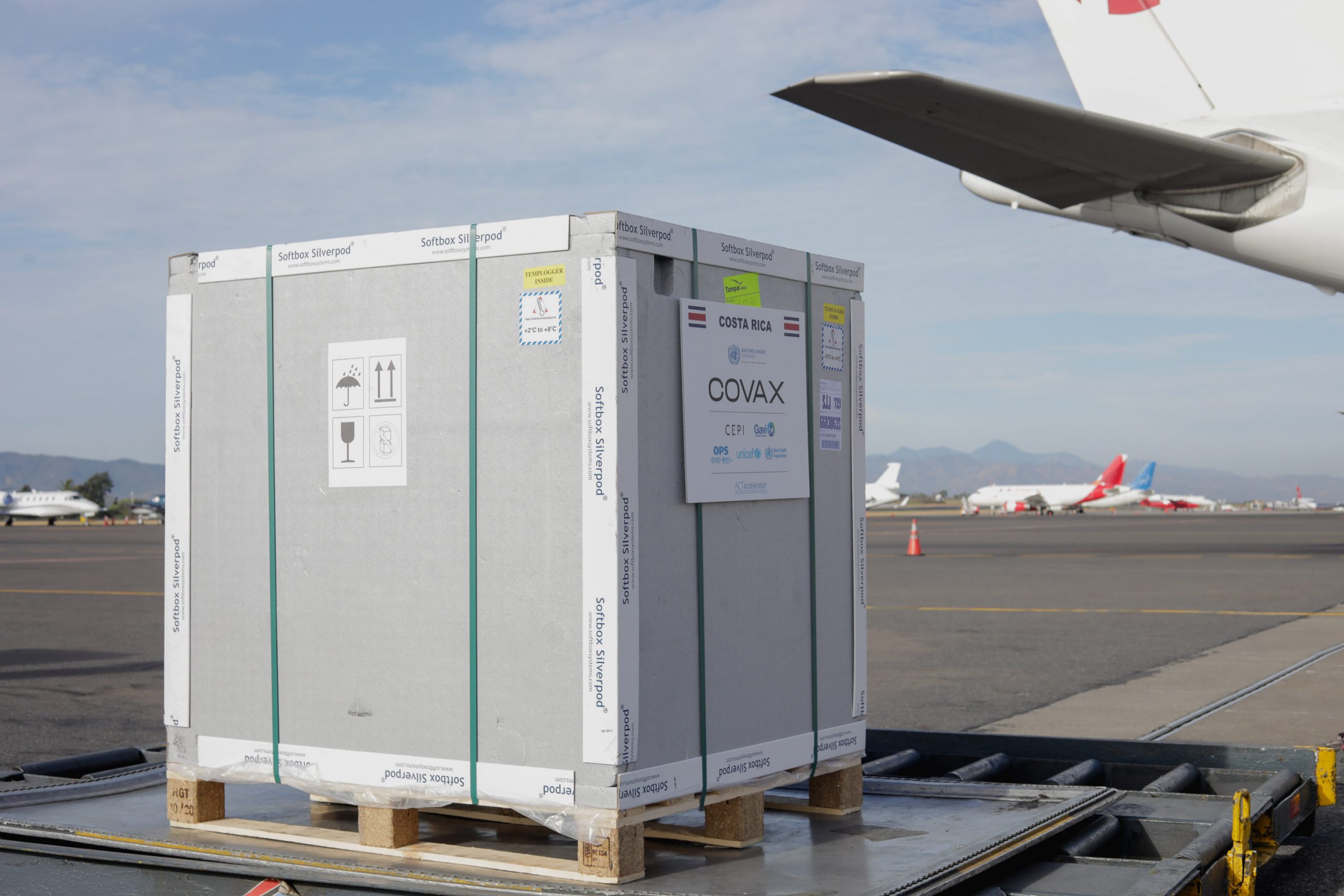 Imagen principal del artículo: Costa Rica recibió este miércoles las 43.200 primeras dosis de la vacuna por el mecanismo COVAX