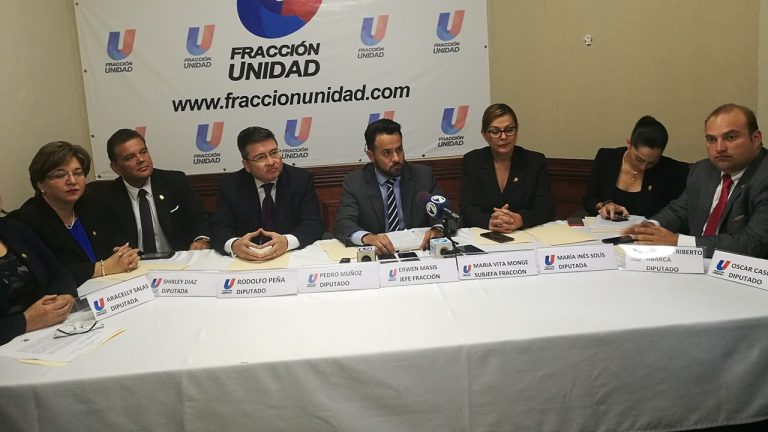 El PUSC hace agua en medio de polémicas