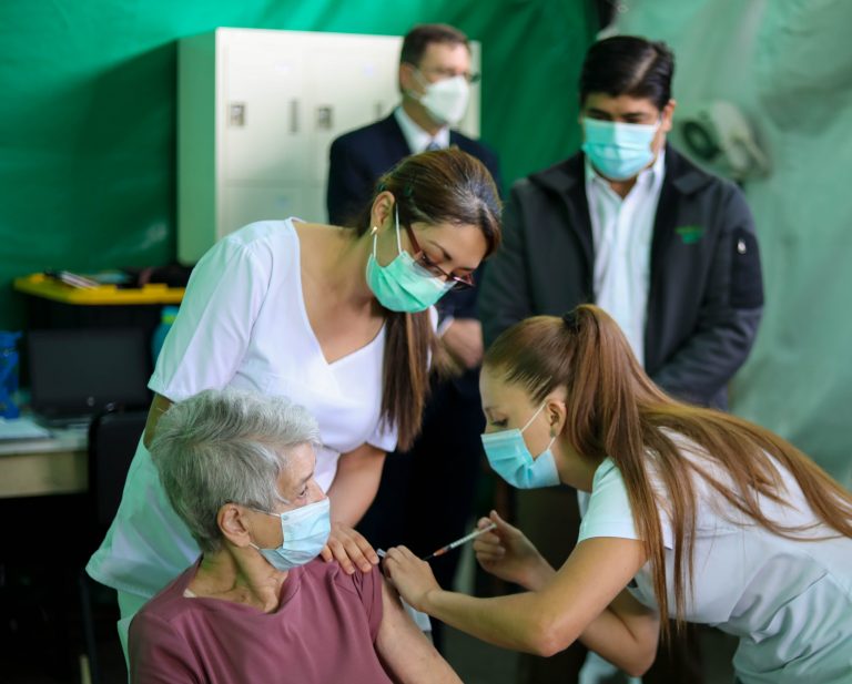 El 91% de la población mayor de 80 años en Coronado ya completó el esquema de vacunación COVID-19