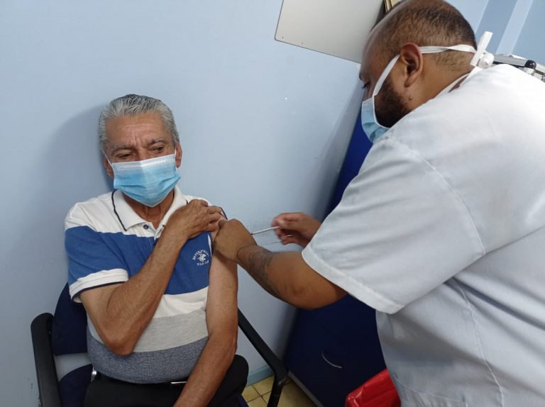 CCSS cumplió meta de vacunación durante Semana Santa y suman 504.930 dosis aplicadas