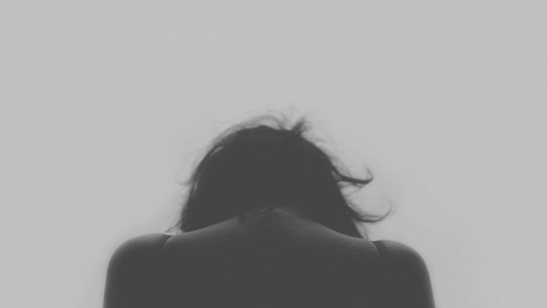 ¿Las víctimas tenemos un deber de denunciar la violencia sexual o la de pareja?