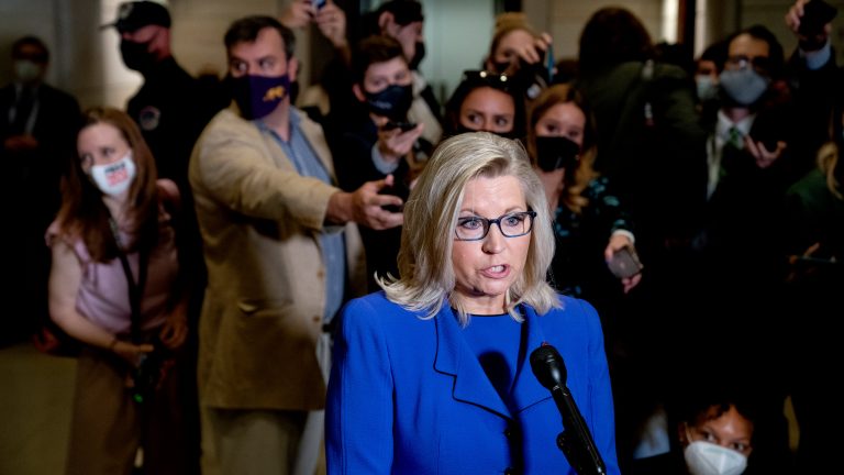 Republicanos expulsan a Liz Cheney del liderazgo del partido por críticas a Trump y apoyo a su destitución