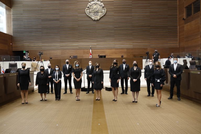 Fracción del PLN enviada a "retiro preventivo" por caso de COVID-19 de diputada Karine Niño