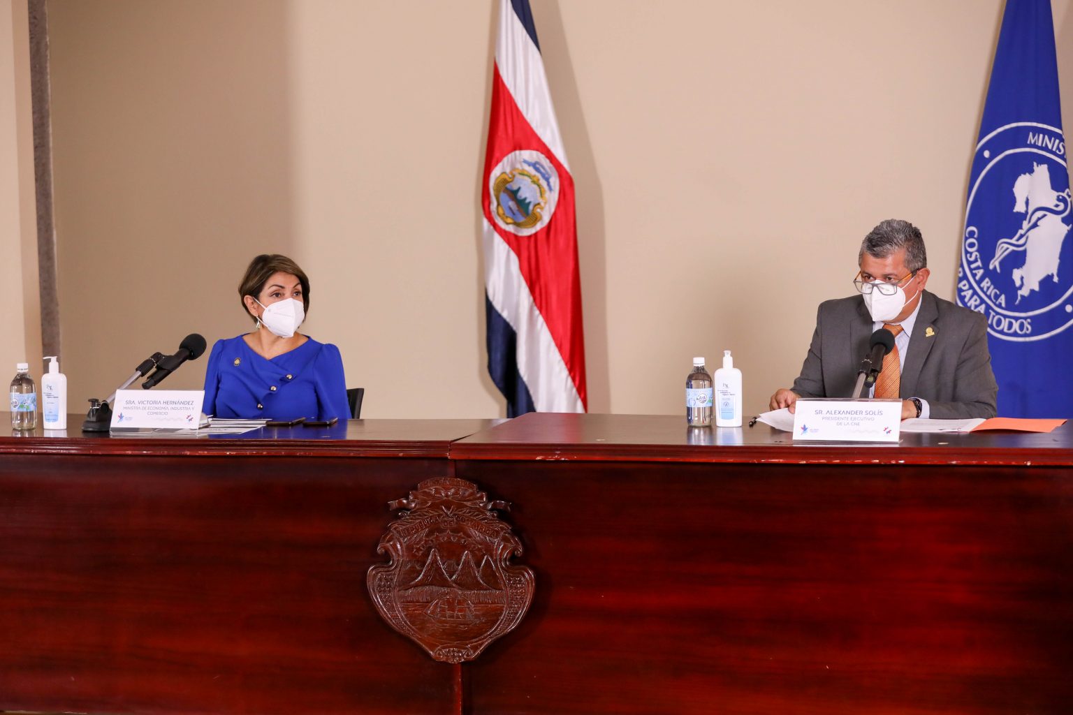 Imagen principal del artículo: CCSS pide alerta roja, CNE pide tiempo, Gobierno pide ¿un milagro?