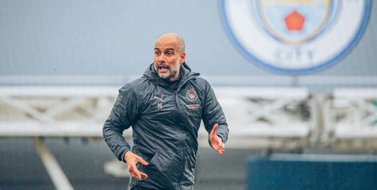 Pep Guardiola se convirtió en el tercer entrenador con más títulos de la historia