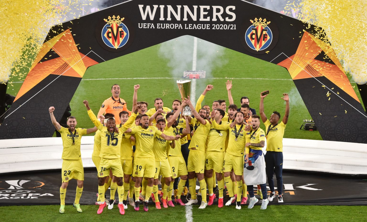 Imagen principal del artículo: El Villarreal de España conquistó el primer título de su historia ante el Manchester United
