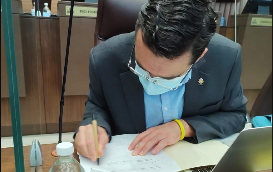 Imagen principal del artículo: Diputados corren para evitar aumento a su salario, del que sabían desde hace tiempo