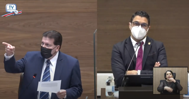 2 de cada 3 preguntas de diputados al ministro de Salud habían sido respondidas previamente