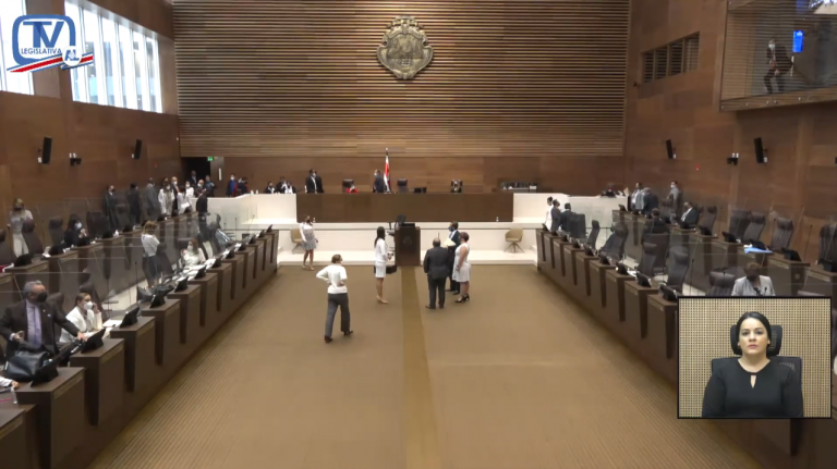 Diputados dejan plantado al ministro de Salud el día de su interpelación: no hubo quórum