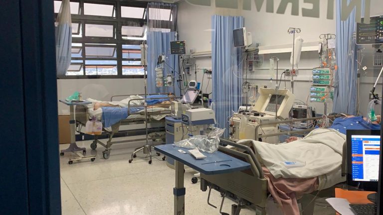 CCSS no da abasto: este sábado reportan 435 pacientes en UCI por COVID-19
