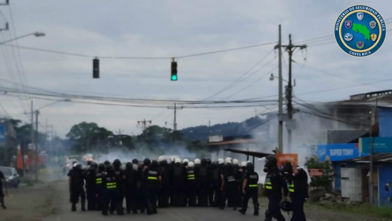 Policía levanta bloqueo de Rescate Nacional en Quepos y los impide en Sarapiquí y San Carlos