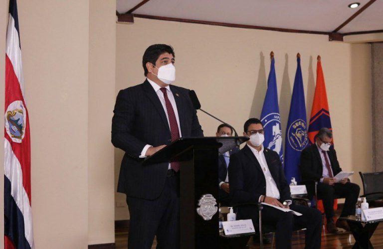 Gobierno confirma acercamientos con China para acceder a vacuna Sinopharm