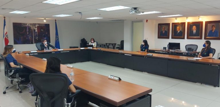CCSS analiza "apertura escalonada" del Internado Rotatorio Universitario de Medicina