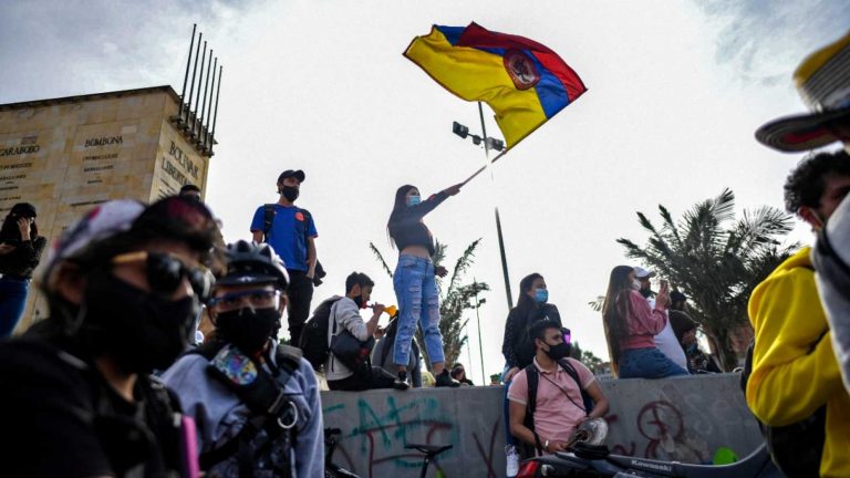 Duque ordena desplegar la Fuerza Pública en su "máxima capacidad" para eliminar los bloqueos